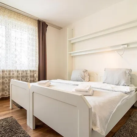 Viktoria B32 By * Arosa